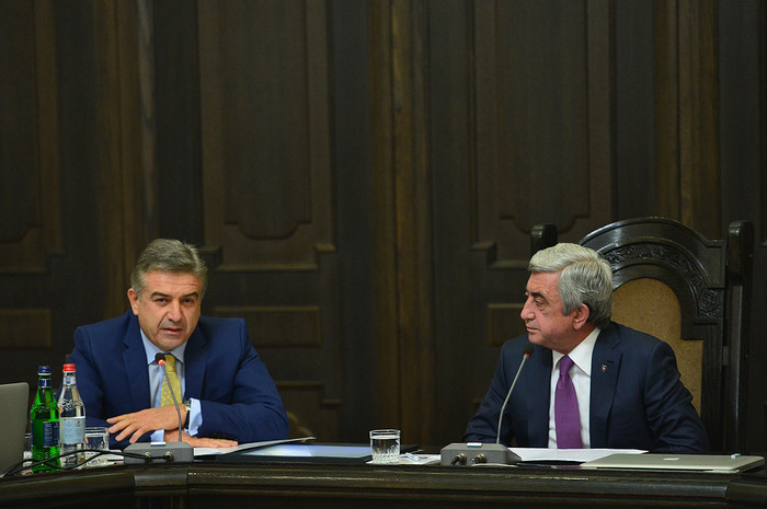 Премьер Армении поздравил Армена Геворкяна и Вигена Саркисяна