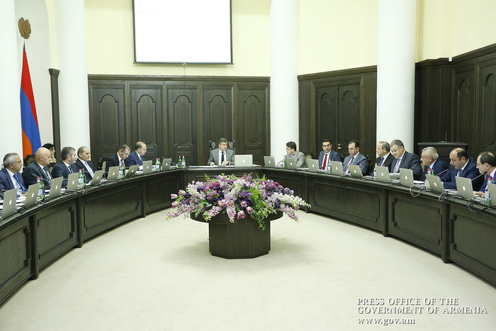 Карен Карапетян поручил пересмотреть порядок оплаты кадастровой стоимости