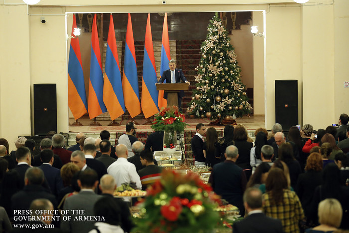 Премьер-министр Армении вручил благодарственные грамоты представителям СМИ