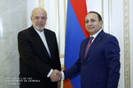 Վարչապետ Հովիկ Աբրահամյանն ընդունել է Իրանի էներգետիկայի նախարար, հայ-իրանական միջկառավարական հանձնաժողովի համանախագահ Համիդ Չիթչիանին (23.12.2015)